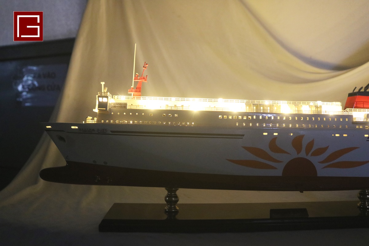 SUNFLOWER SAPPORO FERRY WITH LIGHTS (1)