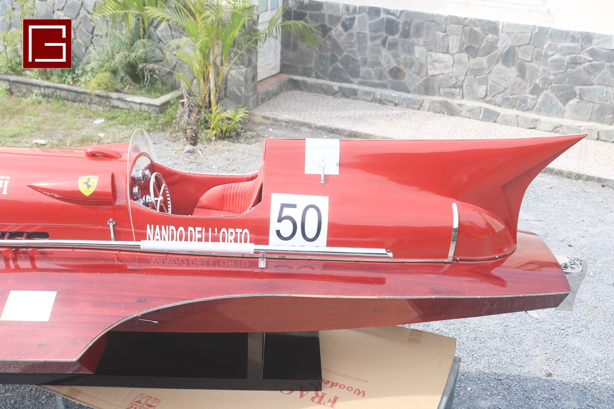Ferrari Hydroplane, 1954 XXXL size (hull 316cm) (2)