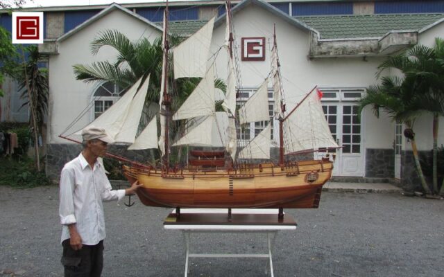 da-mat-voi-nhung-sieu-pham-mo-hinh-tau-thuyen-lon-tai-showroom-gia-nhien