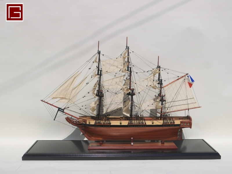 Display case for La Confiance Ship Model (1799 France)-09