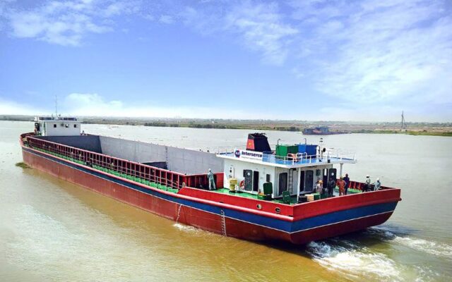 phan-biet-chi-tiet-tau-van-tai-noi-dia-va-quoc-te