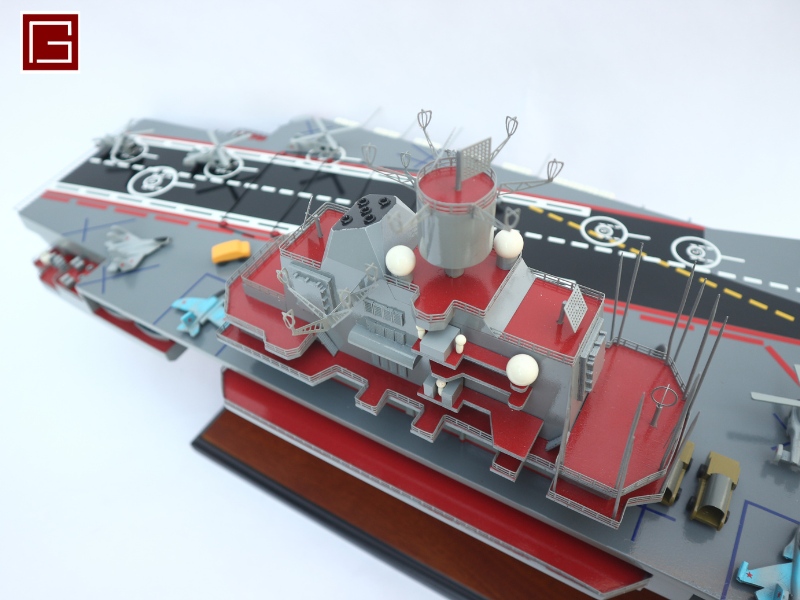 Admiral Kuznetsov (Адмирал Кузнецов) scale 1_300-1