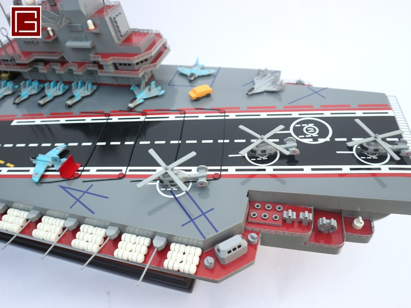 Admiral Kuznetsov (Адмирал Кузнецов) scale 1_300-4