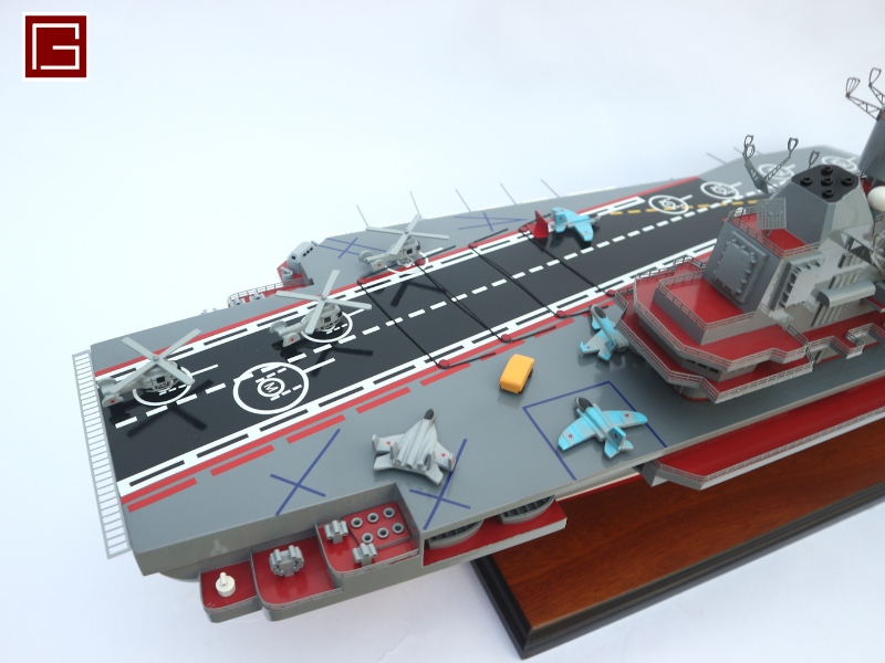 Admiral Kuznetsov (Адмирал Кузнецов) scale 1_300-5