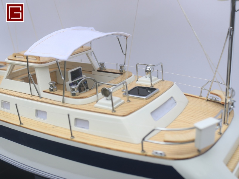 HALLBERG RASSY 62 32''-13